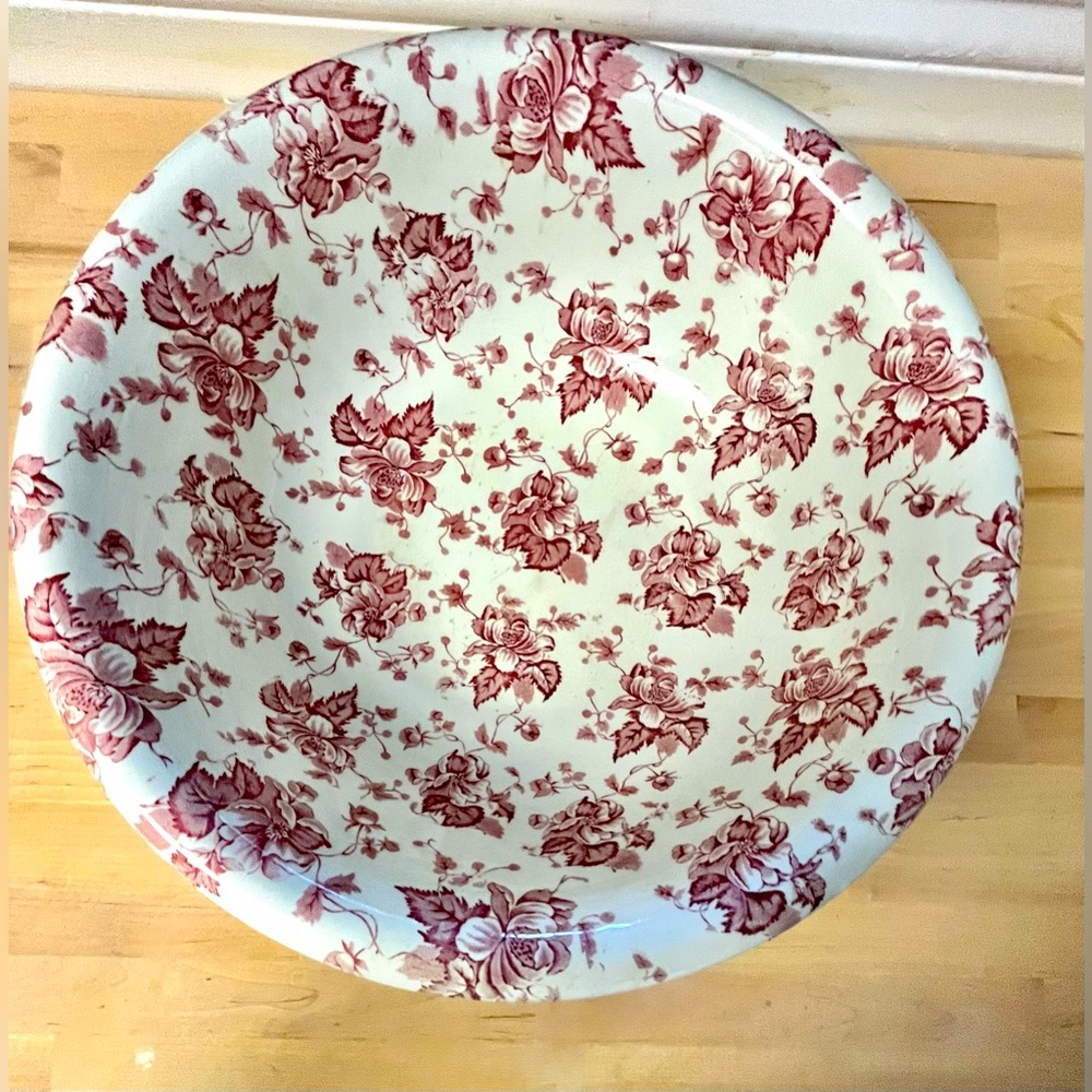 F. Winkle & Co Transferware red Avon England.
Big Bowl !